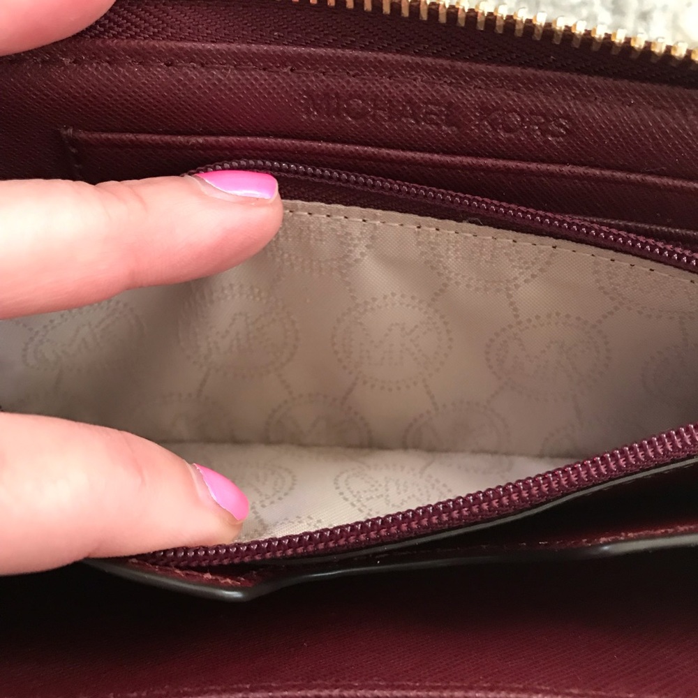 Michael Kors - Jet Set Travel Leather Wallet - Picture 5 of 8